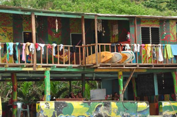 Típico hostal de surfistas, na praia Madero, em San Juan del Sur, na Nicarágua